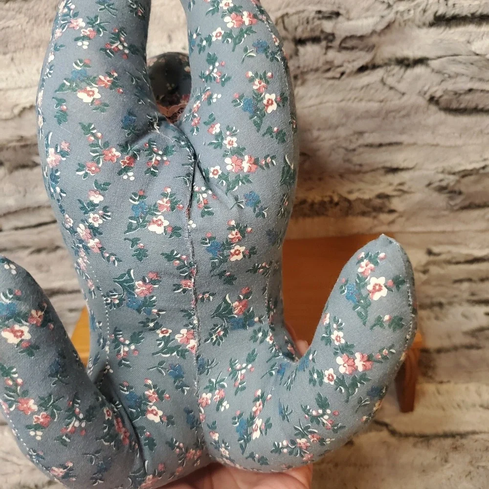 Vintage Handmade‎ Country Blue Rose Pink Floral Laying CAT Cottagecore Granny